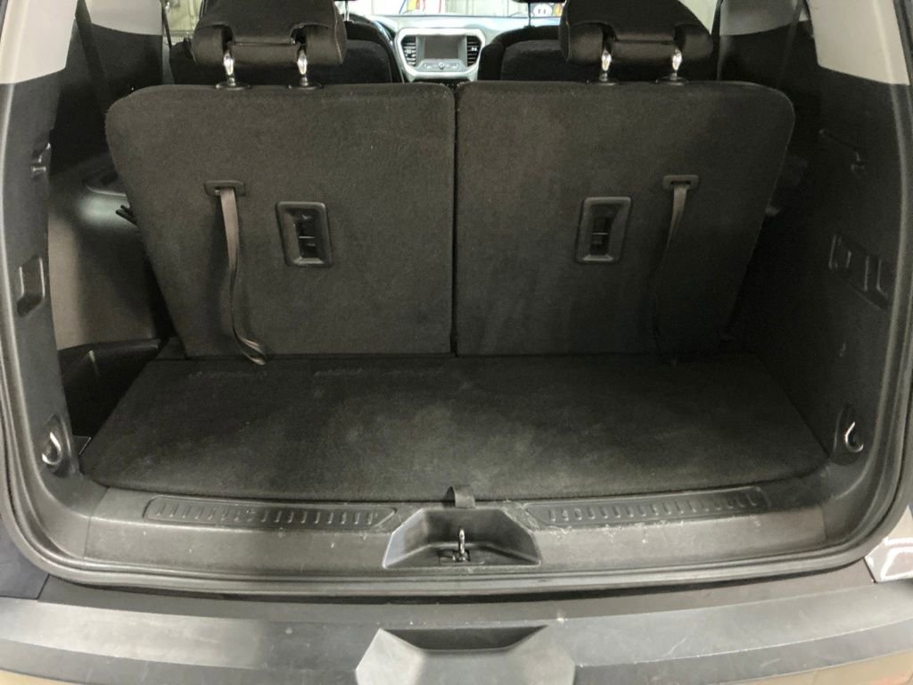Used 2018 GMC Acadia SLE w/ LPO, Floor Liner Package image 26