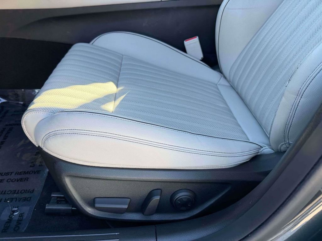 Used 2023 Genesis G70 2.0T w/ Sport Prestige Package image 21