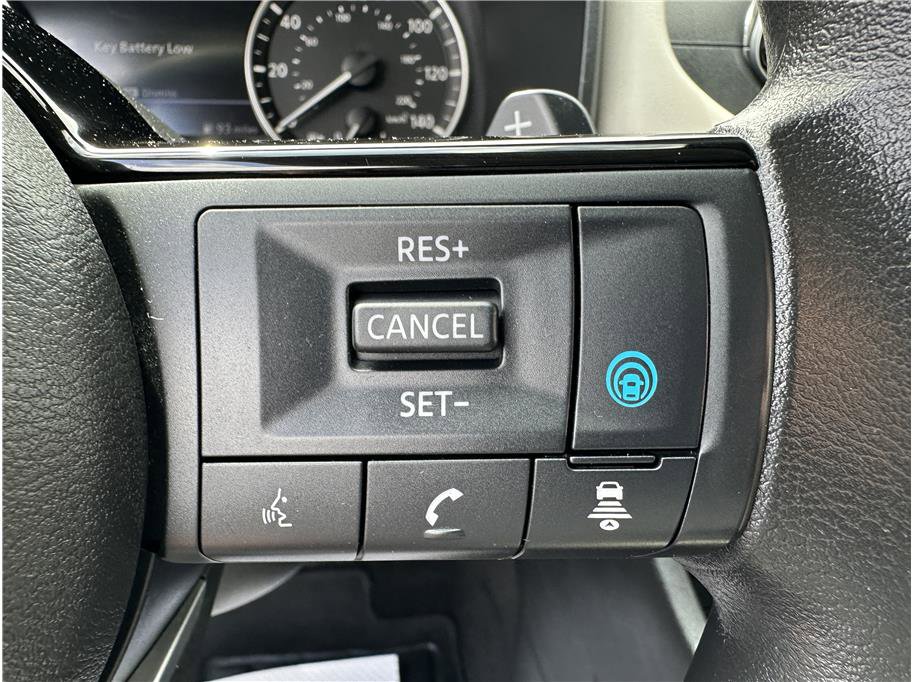 Used 2023 Nissan Rogue SV image 25