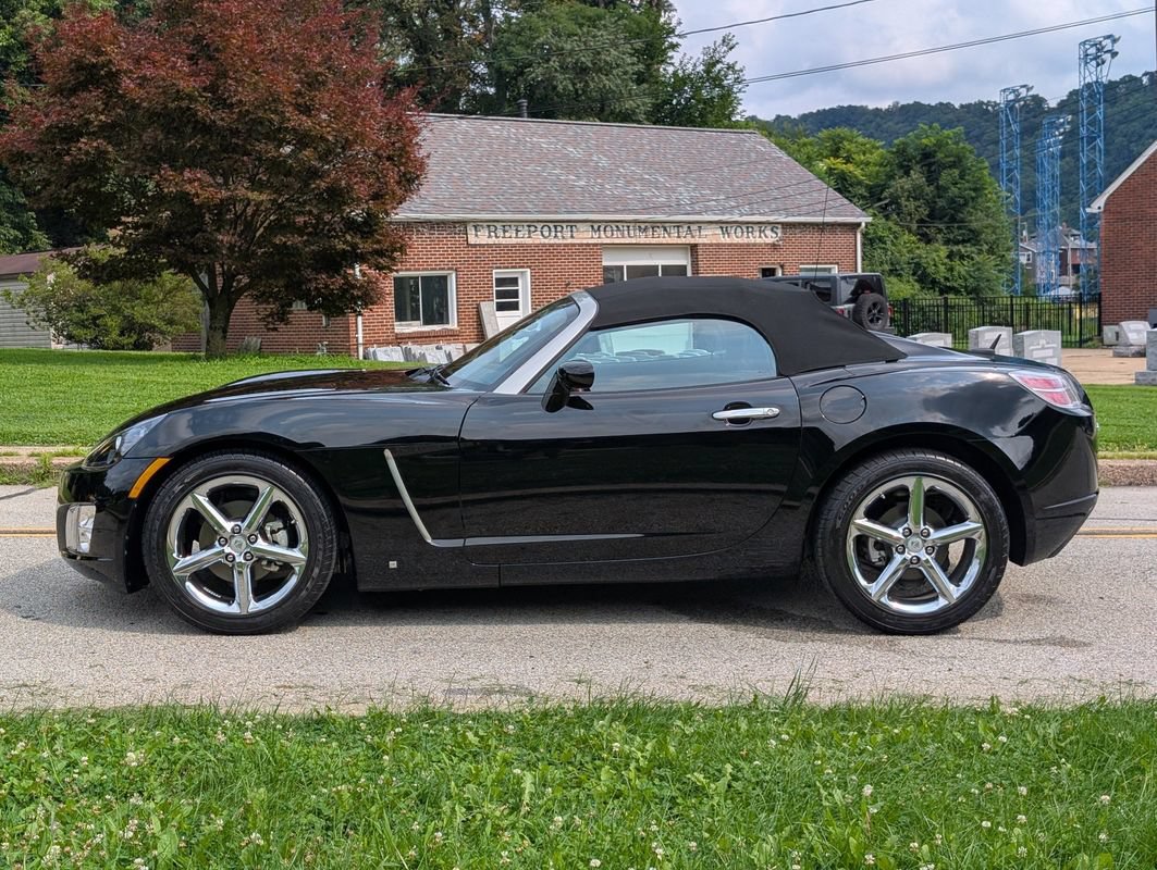 Used 2009 Saturn Sky Red Line RWD image 16