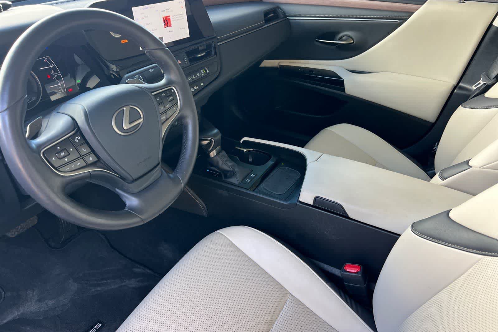 Used 2025 Lexus ES 300h w/ Premium Package FWD image 14