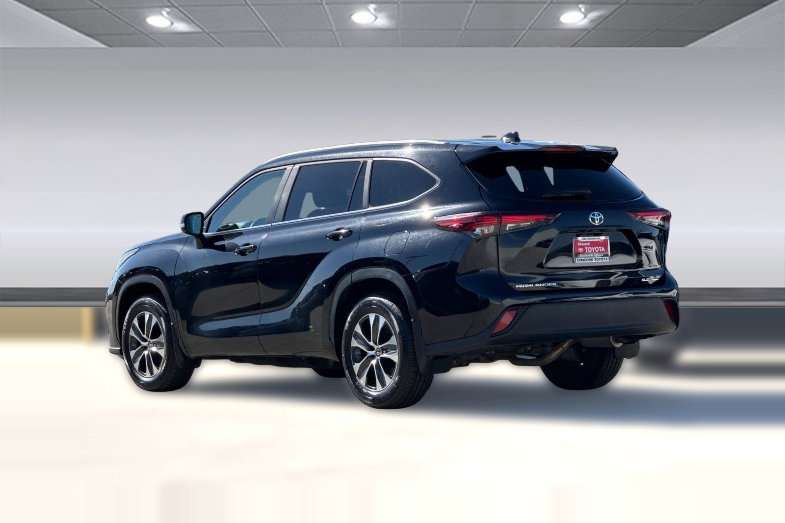 Used 2026 Toyota Highlander XLE AWD/4WD image 3
