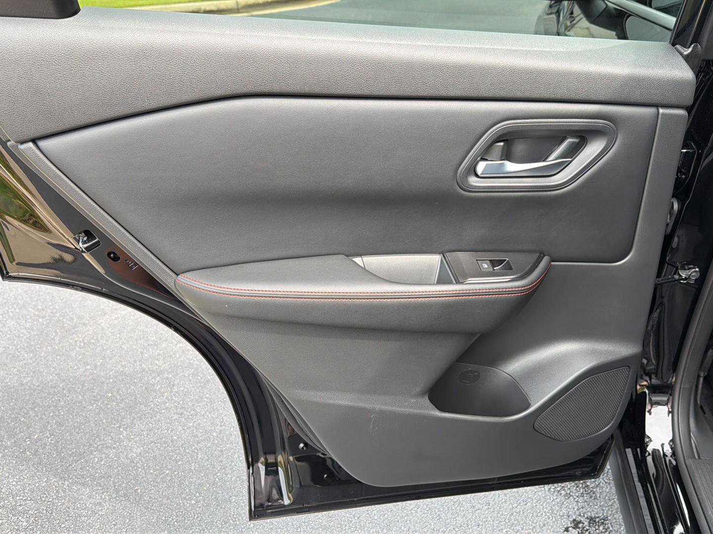 Used 2025 Nissan Rogue SV AWD/4WD image 17