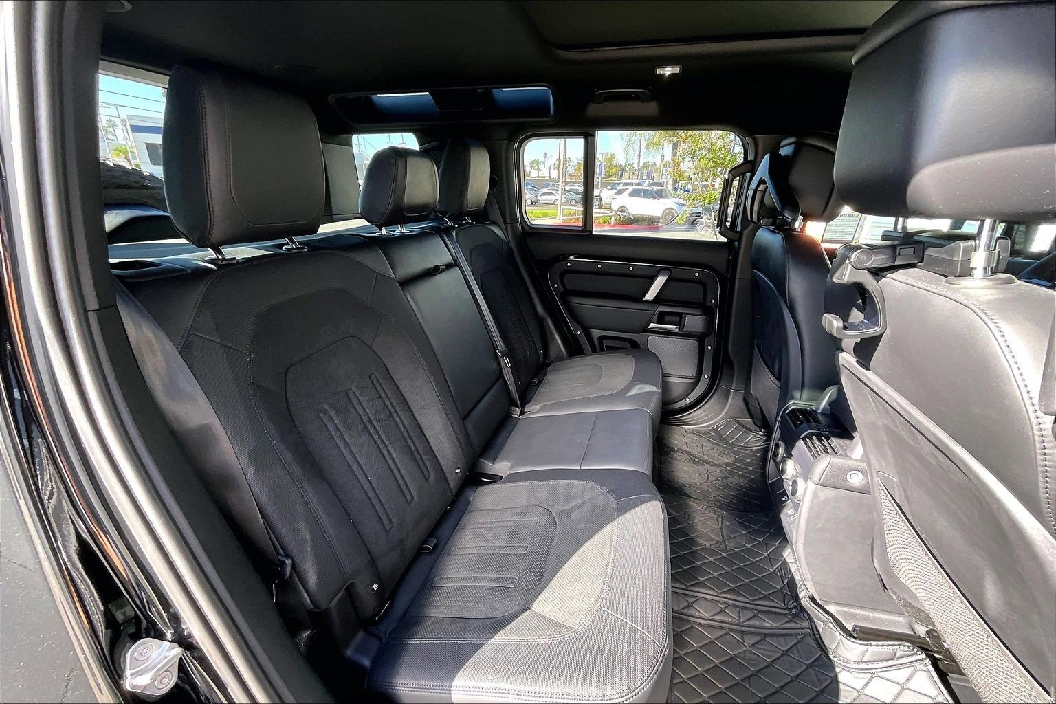 Used 2023 Land Rover Defender 110 V8 image 27