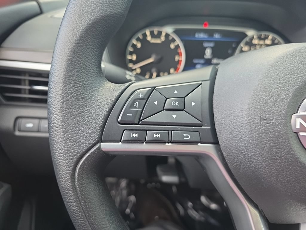 Used 2025 Nissan Altima 2.5 SV FWD image 15