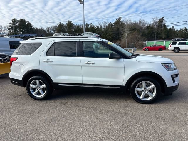 Used 2018 Ford Explorer XLT image 2