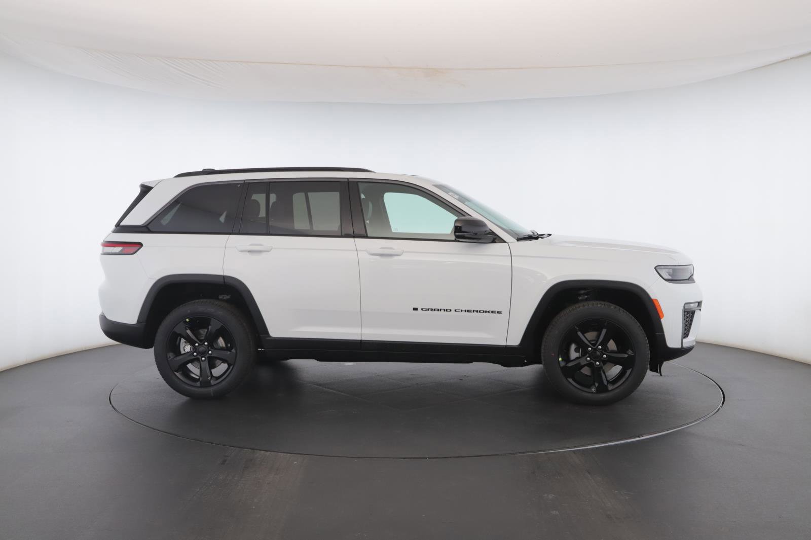 New 2026 Jeep Grand Cherokee Limited w/ Limited Altitude Package image 21