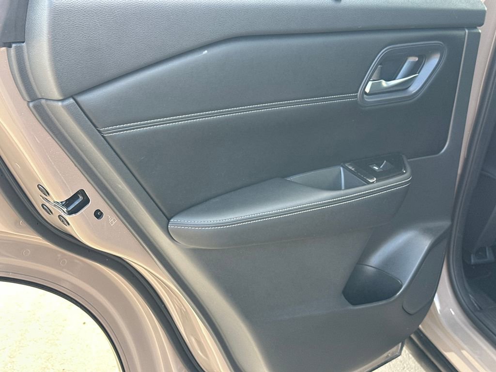 Used 2024 Nissan Rogue SV w/ SV Premium Package image 20