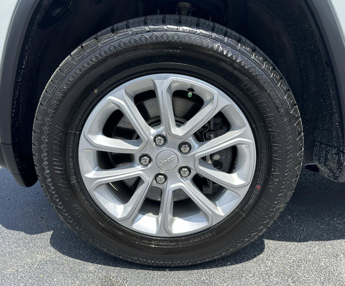 Used 2021 Jeep Grand Cherokee Laredo X AWD/4WD image 75