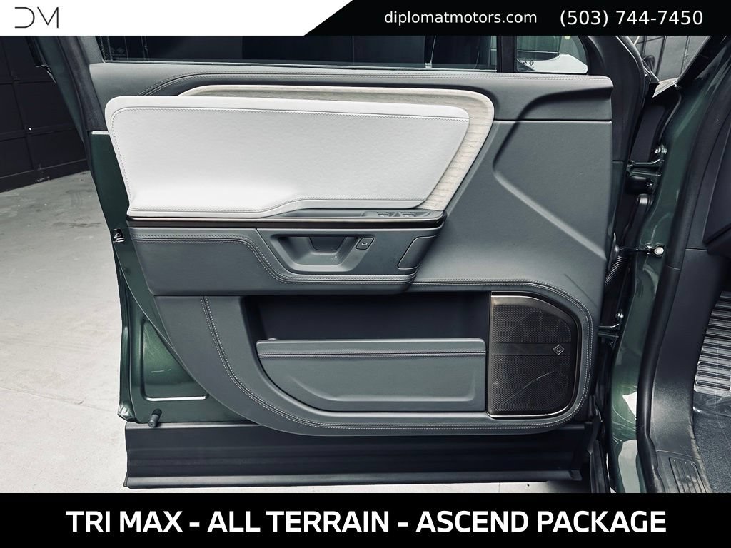 Used 2025 Rivian R1S Premium AWD/4WD image 27
