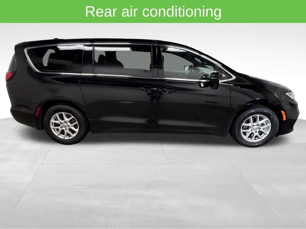 Used 2025 Chrysler Pacifica Select FWD image 6