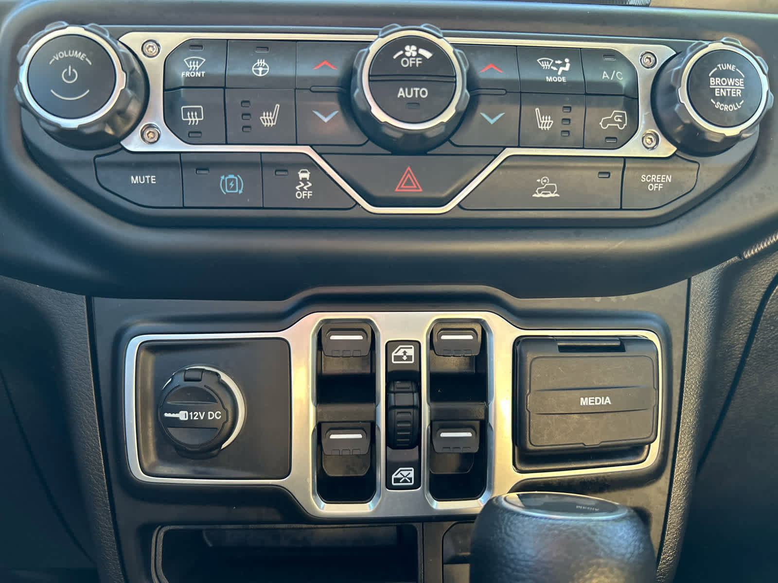 Used 2023 Jeep Wrangler Unlimited w/ Cold Weather Group image 30