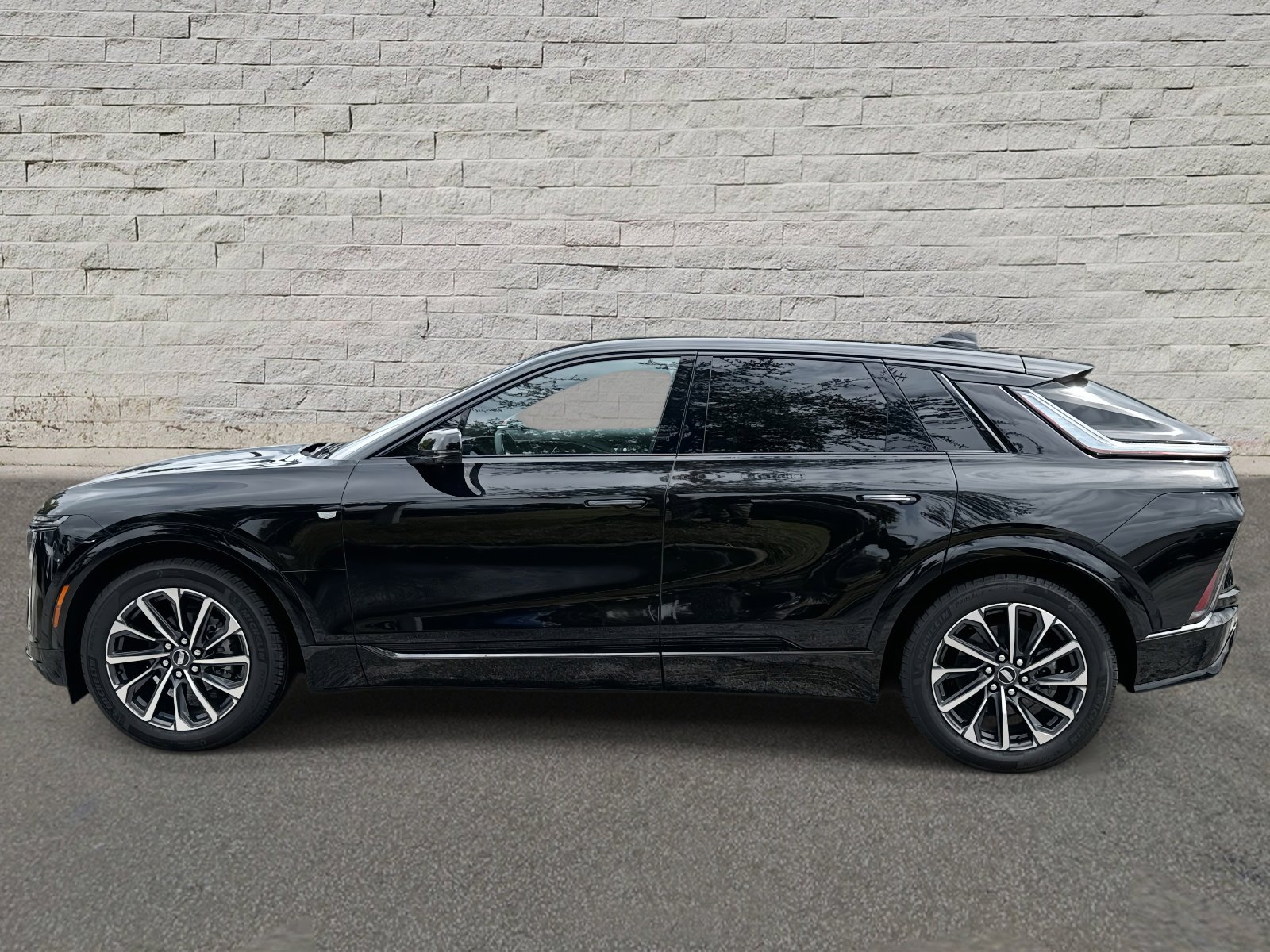 New 2025 Cadillac Lyriq Sport image 2