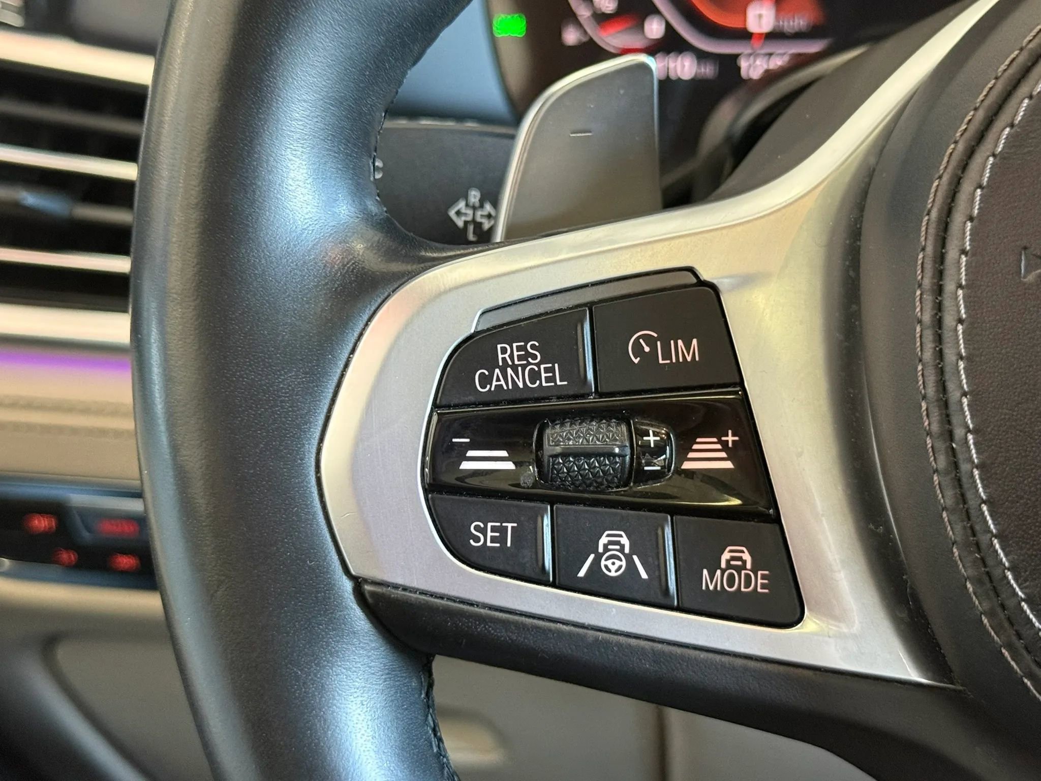 Used 2020 BMW X7 M50i w/ Dynamic Handling Package AWD/4WD image 12