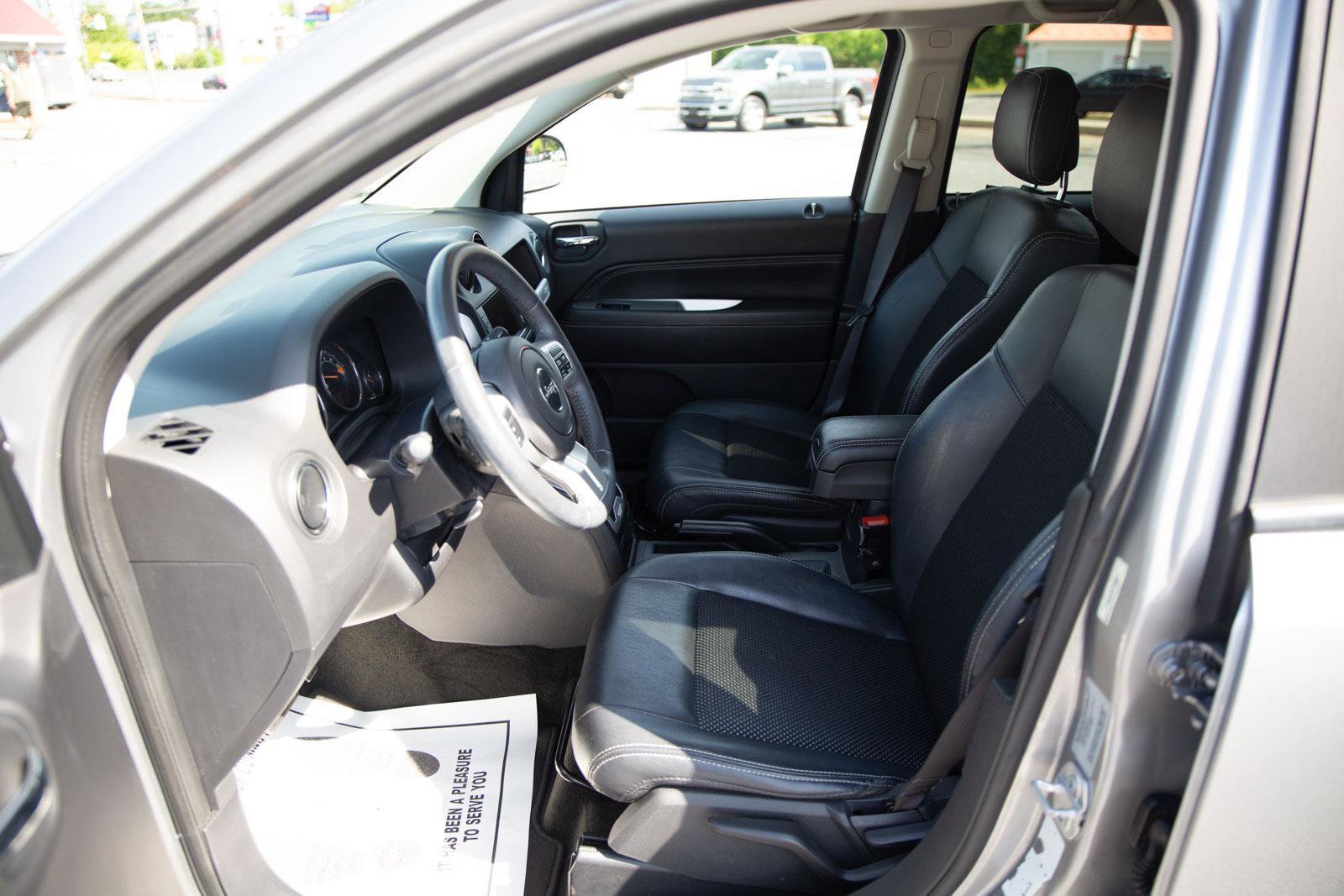 Used 2016 Jeep Compass Latitude AWD/4WD image 17