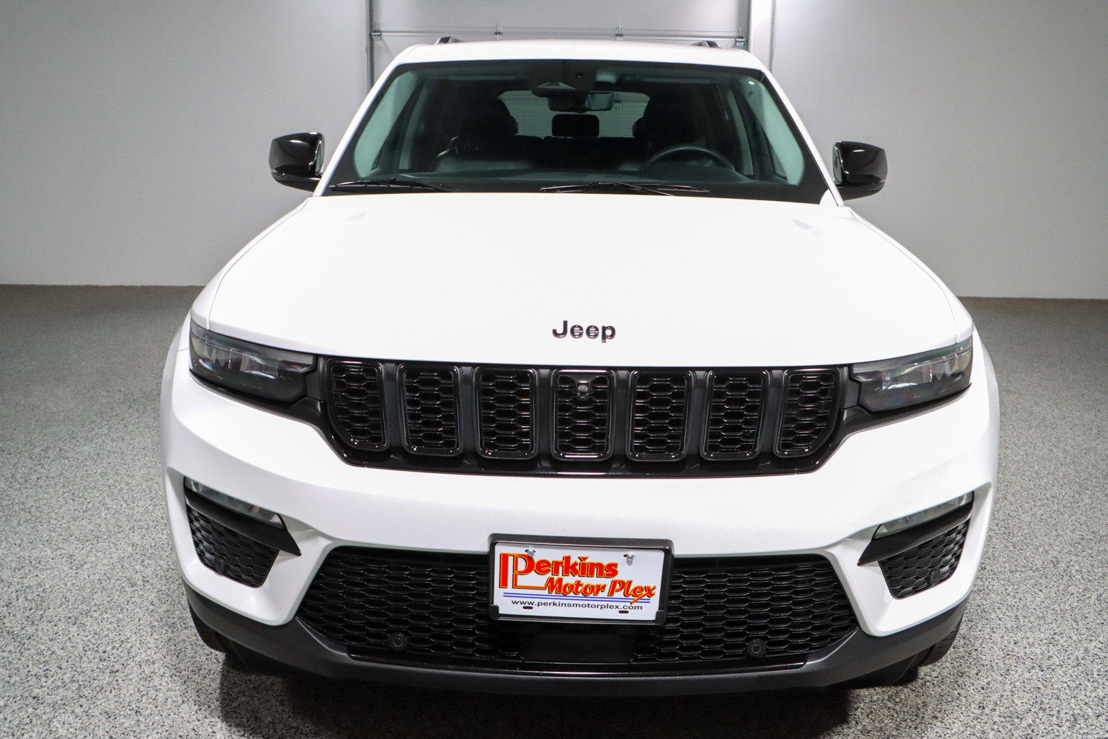 Used 2023 Jeep Grand Cherokee Limited w/ Luxury Tech Group II image 4