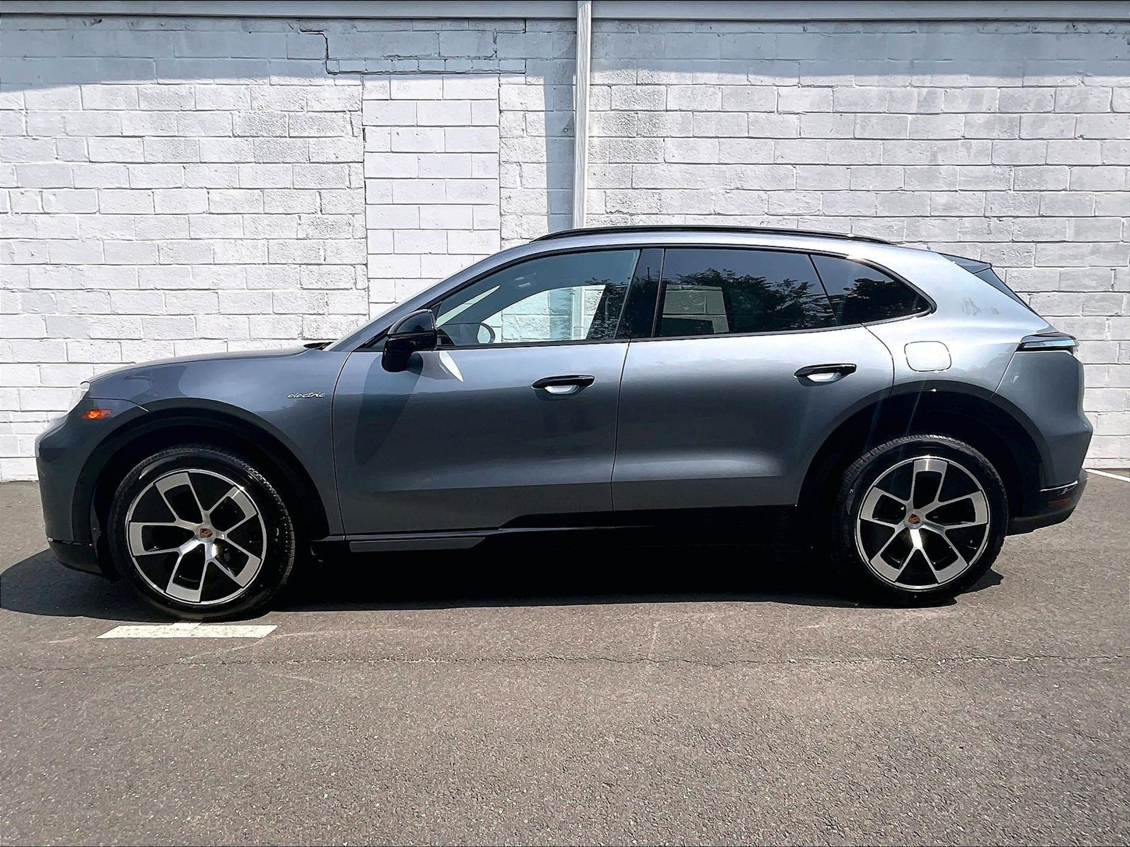New 2026 Porsche Cayenne Electric AWD/4WD image 2