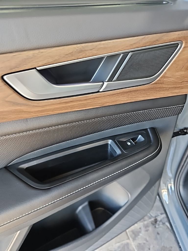 New 2026 Volkswagen Atlas SE image 24