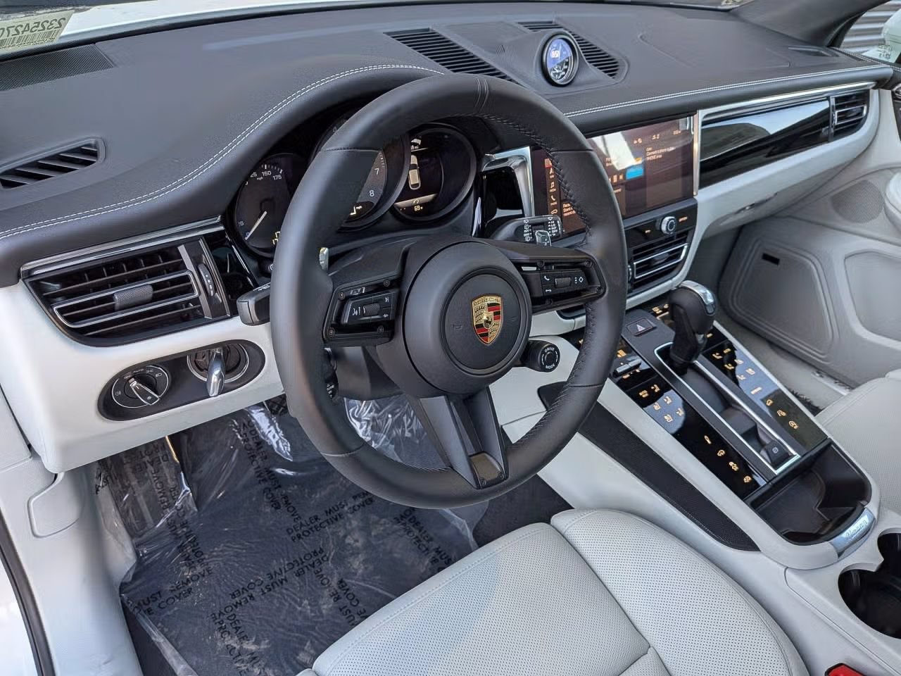 Certified 2025 Porsche Macan S AWD/4WD image 4