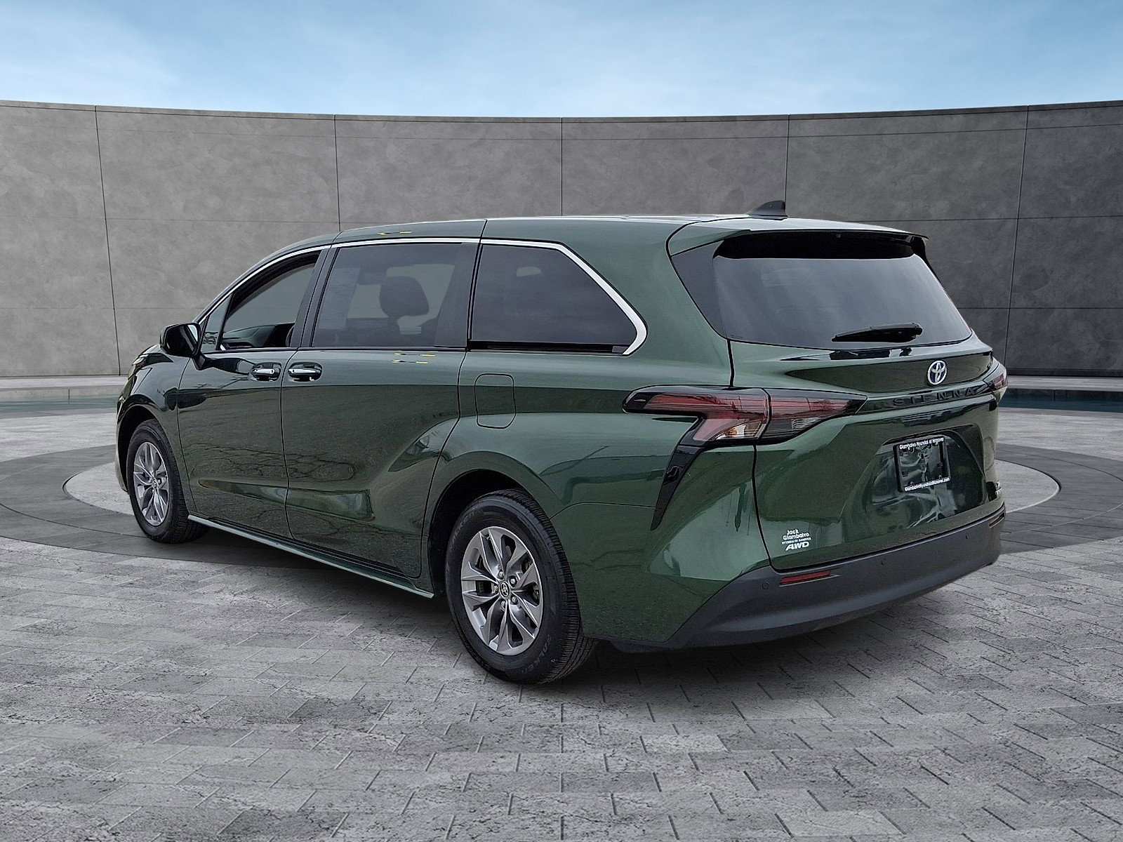 Used 2023 Toyota Sienna XLE AWD/4WD image 7