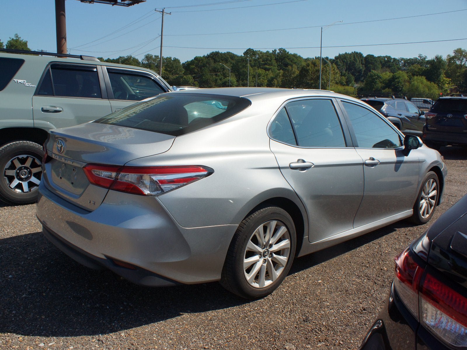 Used 2018 Toyota Camry LE FWD image 5