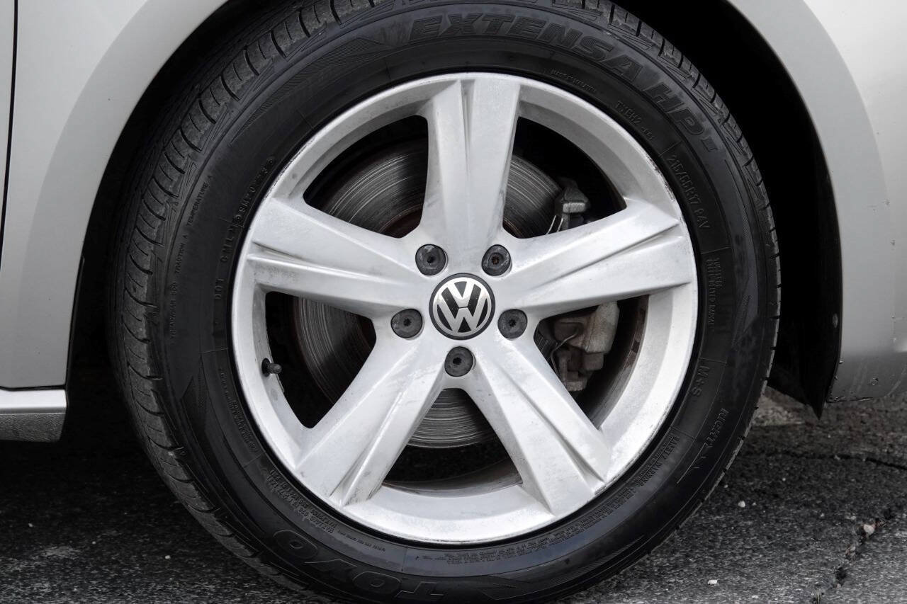 Used 2012 Volkswagen Passat TDI SE FWD image 43