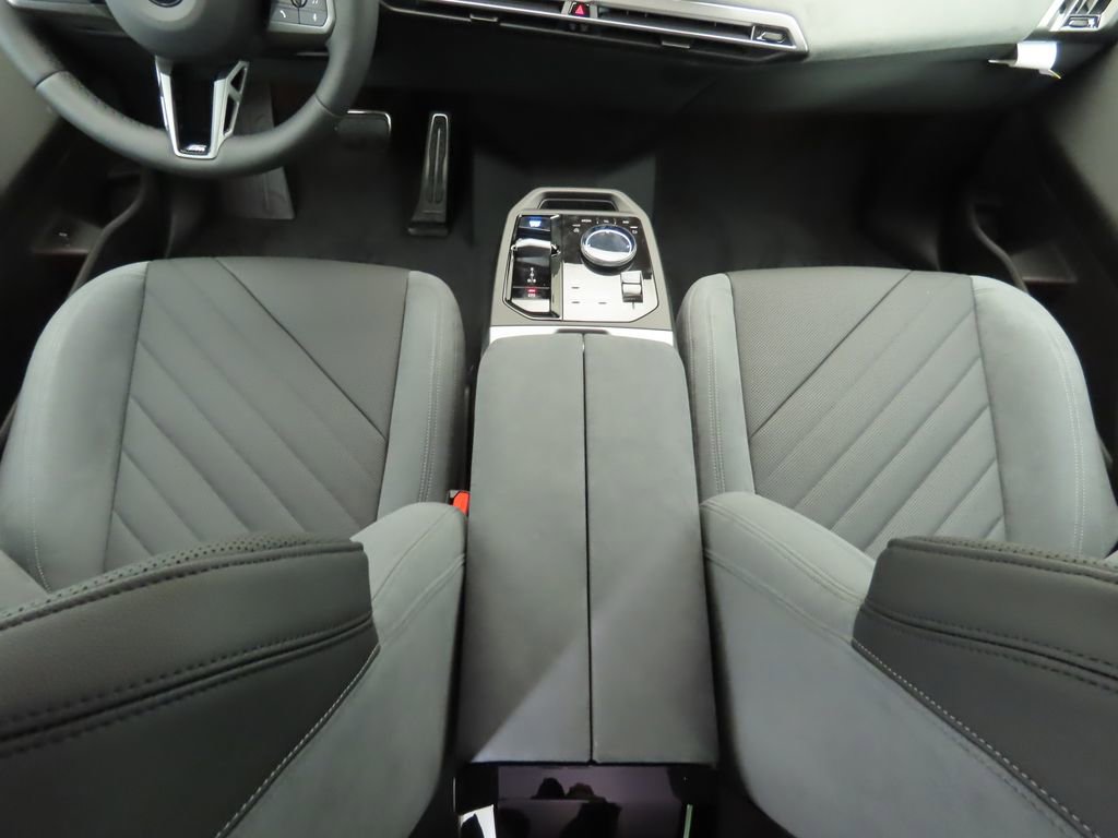 Used 2026 BMW iX xDrive45 w/ M Sport Package AWD/4WD image 17