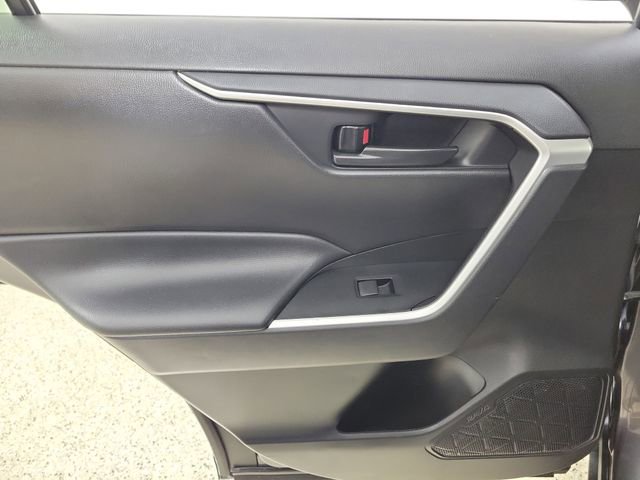 Used 2021 Toyota RAV4 LE FWD image 14