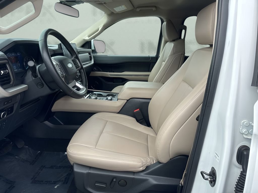 Used 2024 Ford Expedition Max XLT image 9