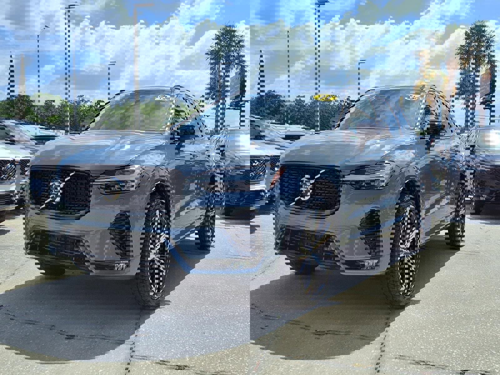Certified 2023 Volvo XC60 B5 Ultimate w/ Climate Package image 3