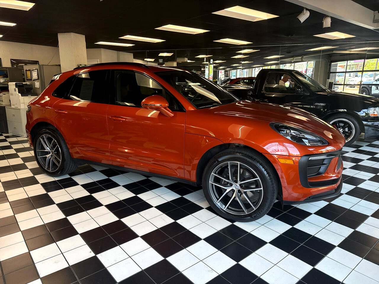 Used 2022 Porsche Macan Base image 3