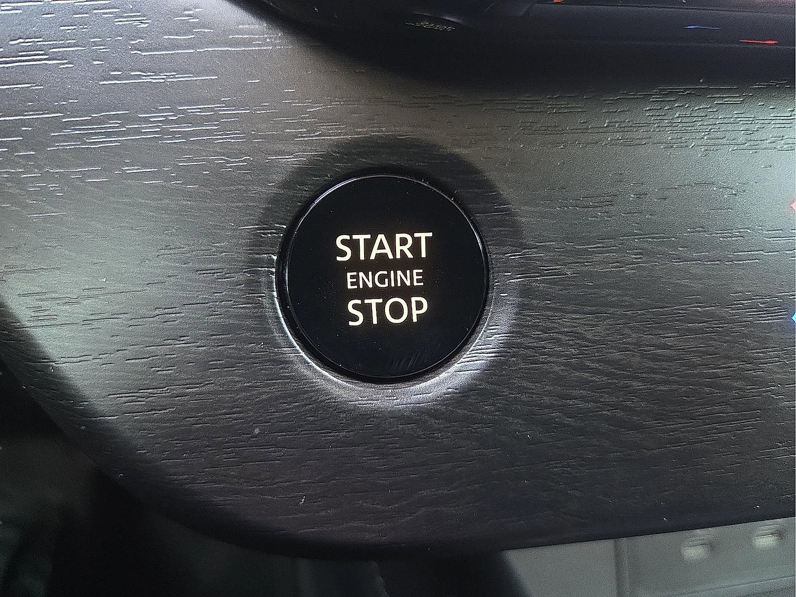 Used 2025 Nissan Murano SV AWD/4WD image 19