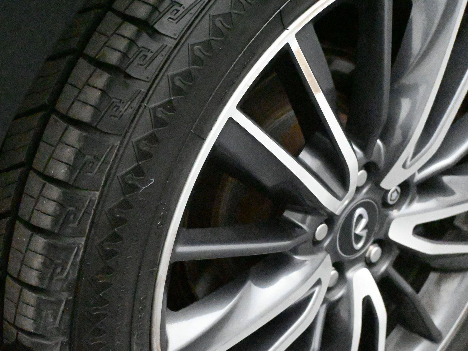 Used 2020 INFINITI QX60 Luxe w/ Sensory Package AWD/4WD image 14