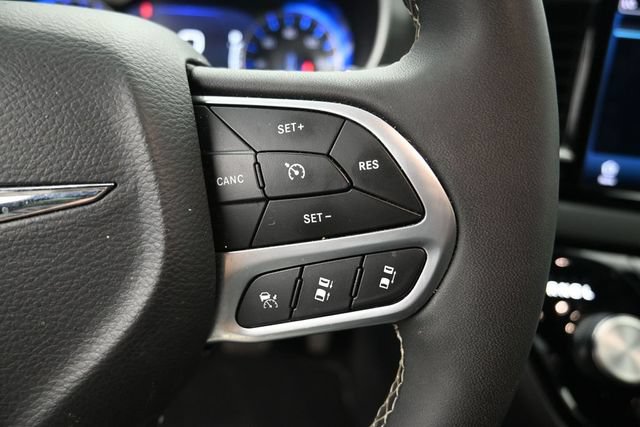 Used 2025 Chrysler Pacifica Select FWD image 21