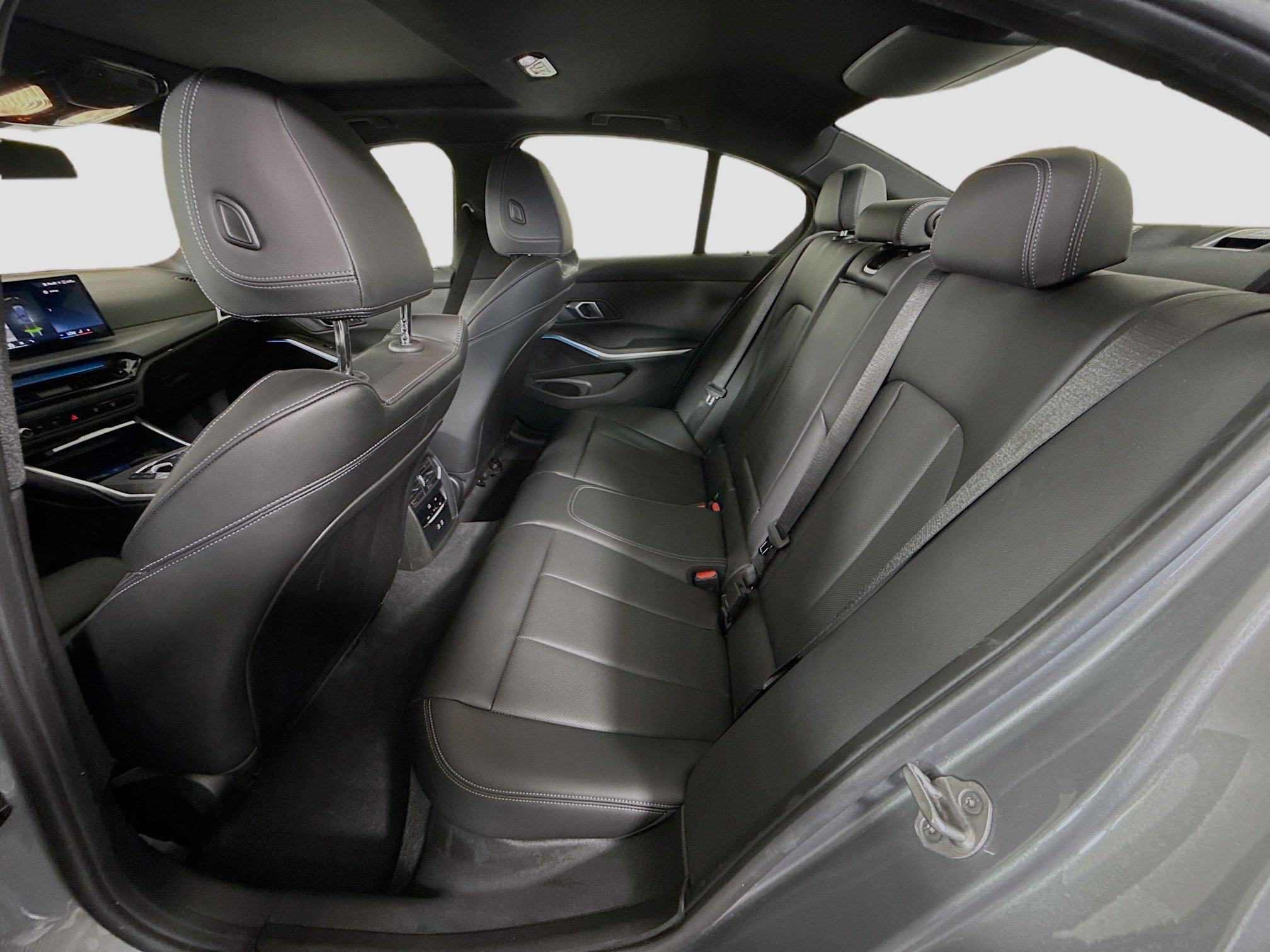 Used 2025 BMW 330i Sedan image 23