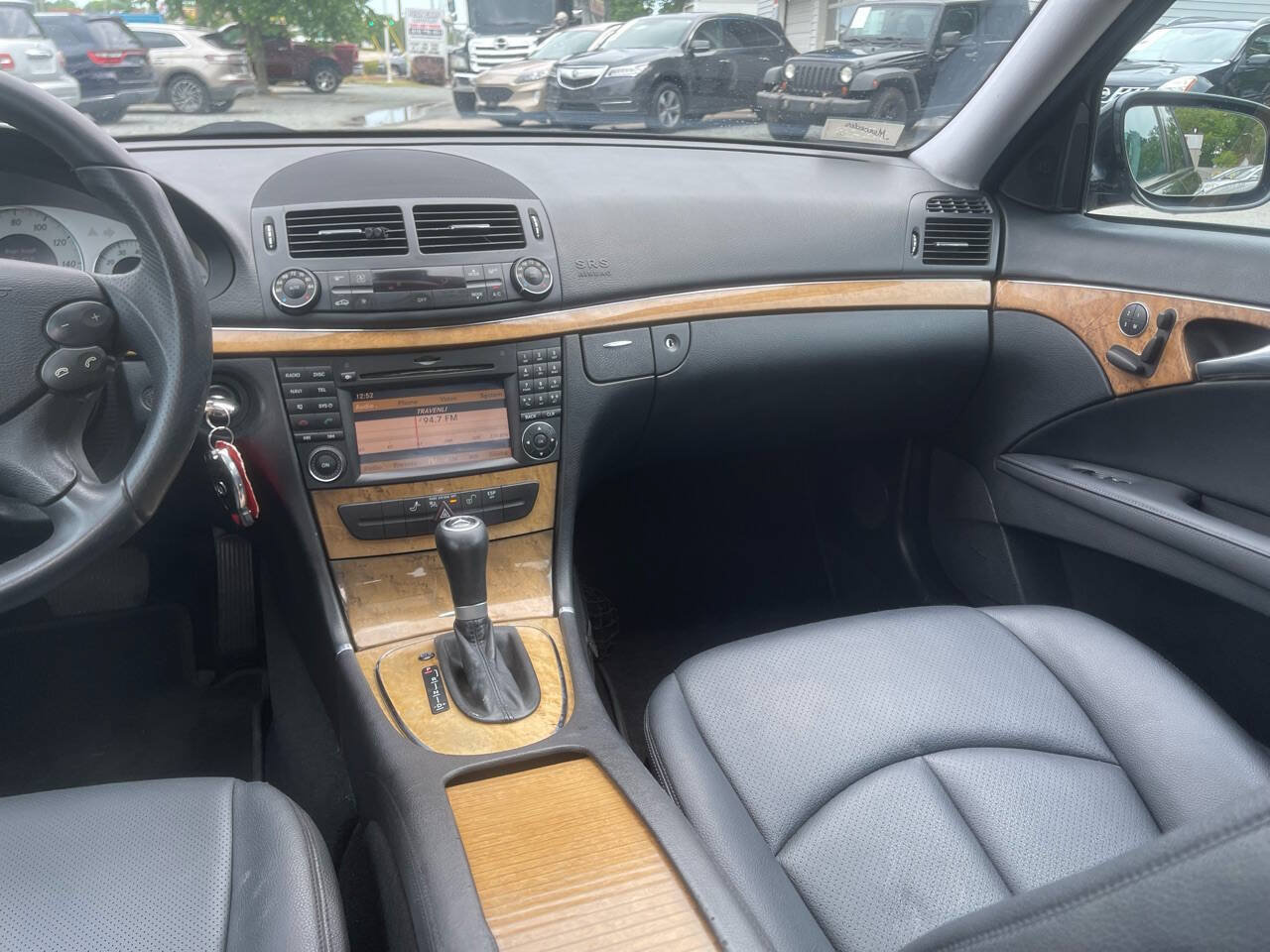 Used 2009 Mercedes-Benz E 350 Sedan image 22