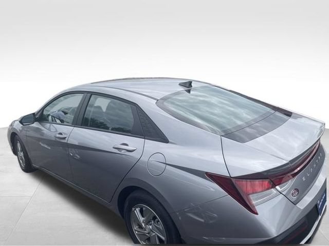 Certified 2025 Hyundai Elantra SE FWD image 5
