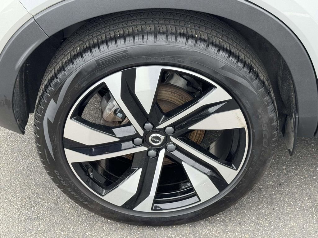 Used 2023 Volvo XC40 B5 Plus w/ Protection Package Premier AWD/4WD image 6