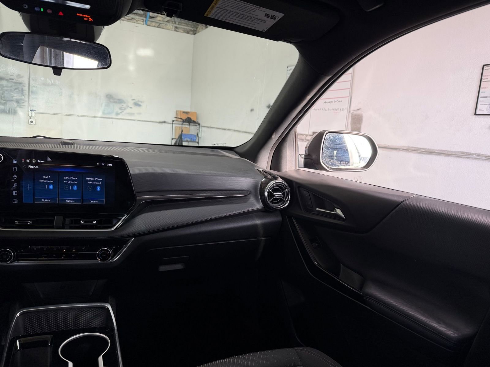 Used 2025 Chevrolet Equinox LT image 34