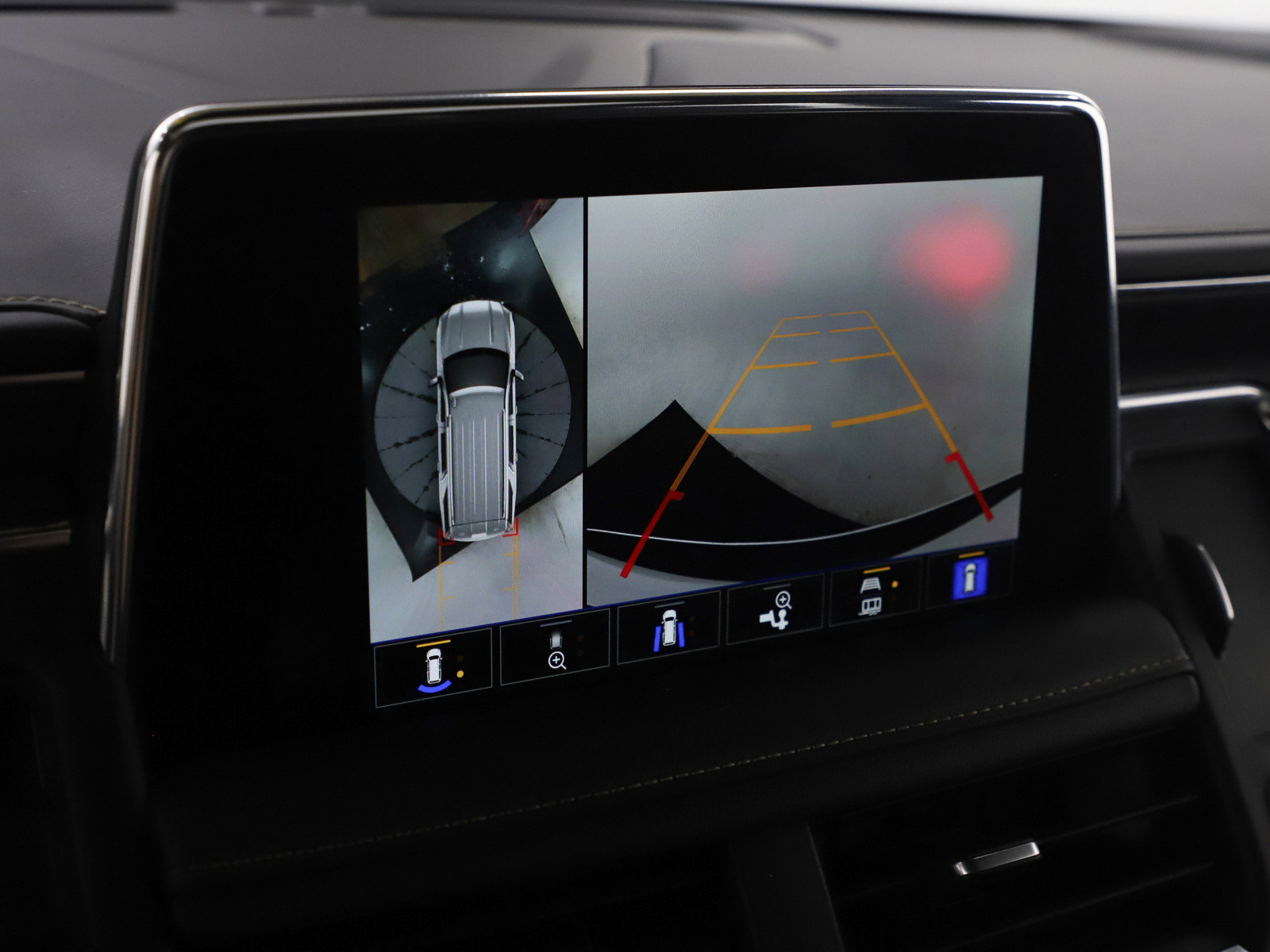 Used 2023 GMC Yukon XL SLT w/ SLT Premium Package image 25