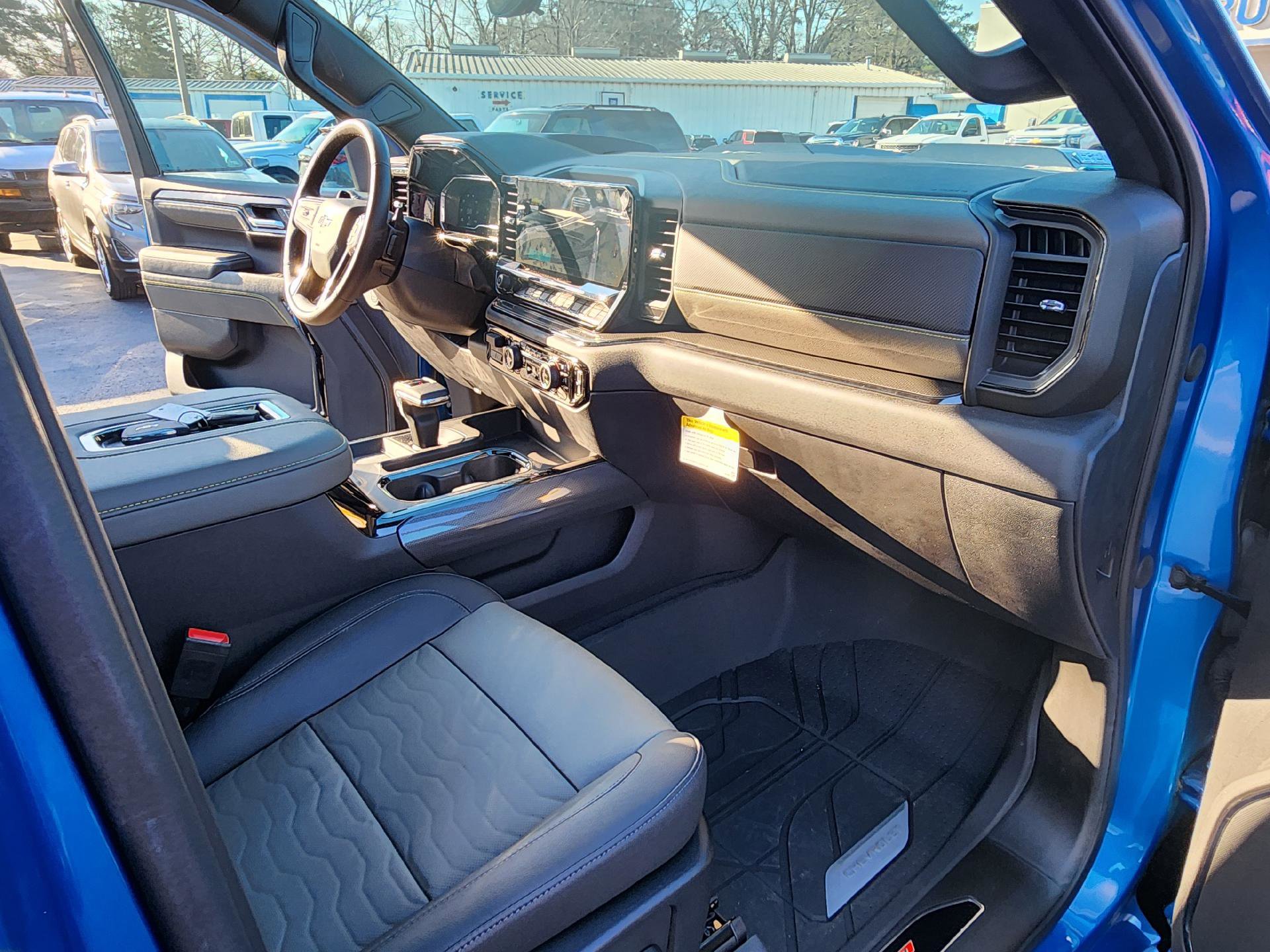 Used 2022 Chevrolet Silverado 1500 ZR2 w/ Technology Package image 11