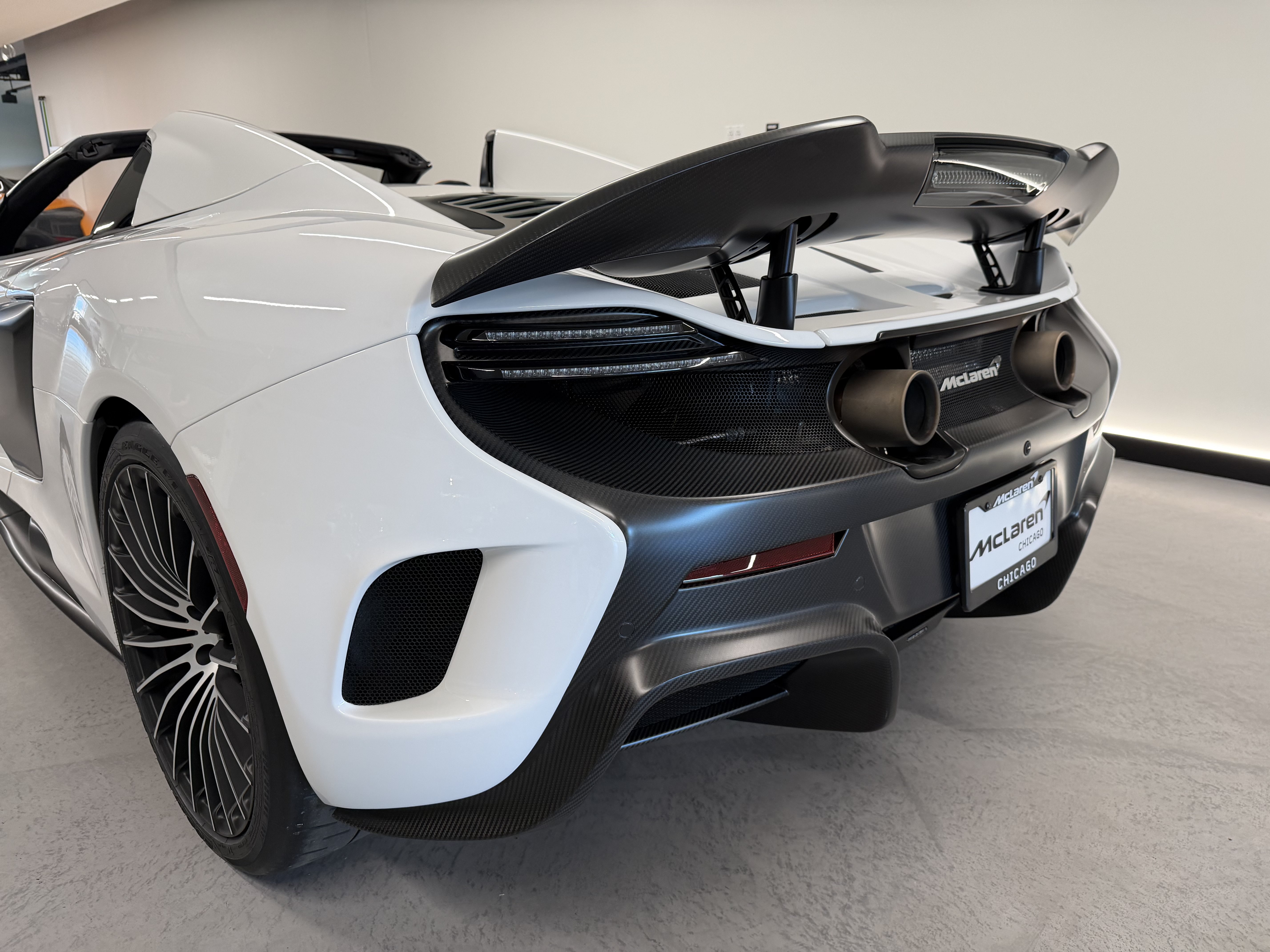 Used 2016 McLaren 675LT Spider RWD image 29