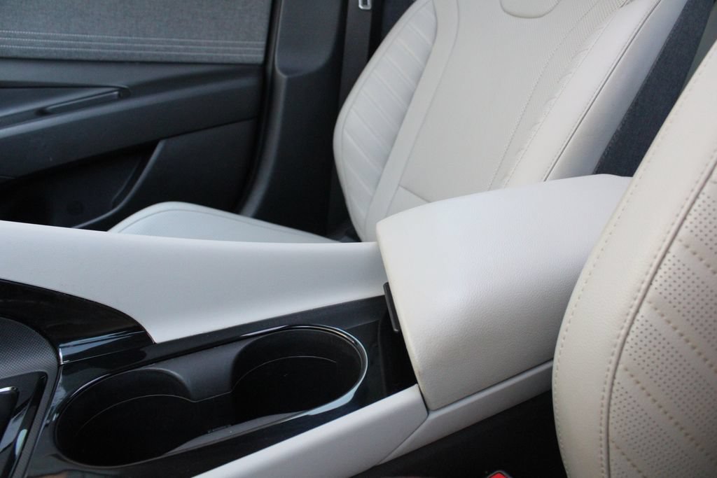 Used 2023 Hyundai Elantra Limited FWD image 18