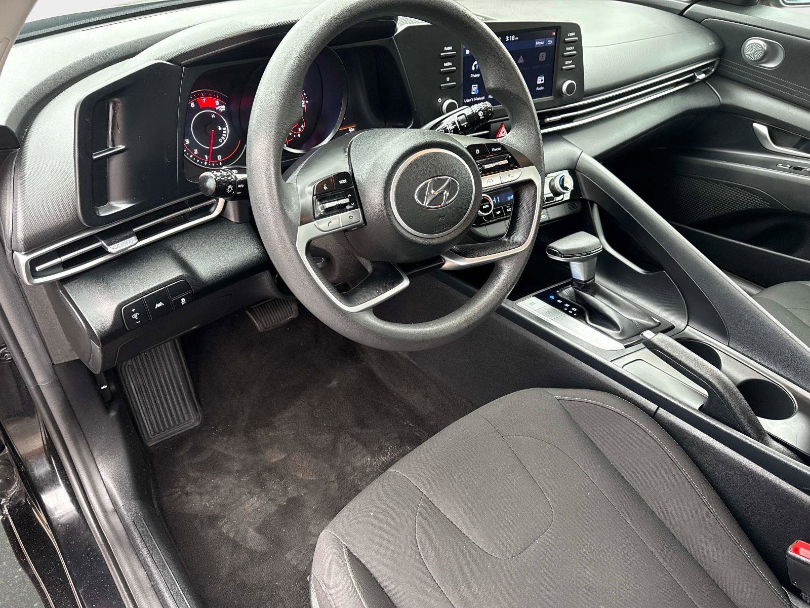 Used 2022 Hyundai Elantra SEL image 21