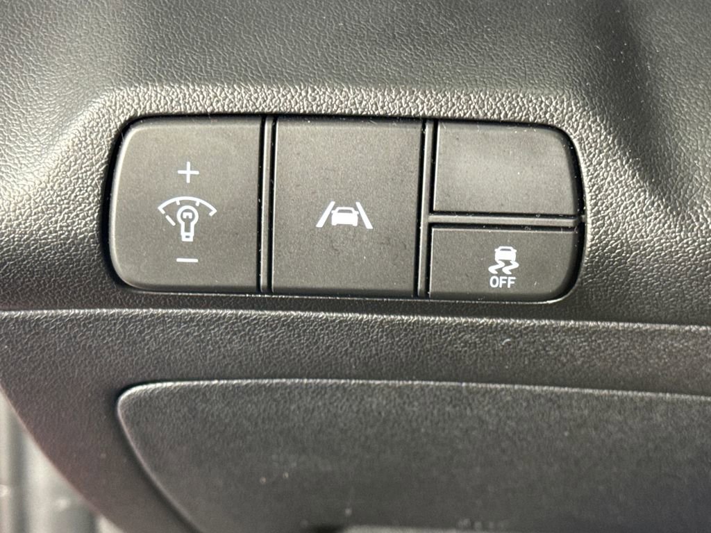 Used 2023 Hyundai Elantra Limited image 31