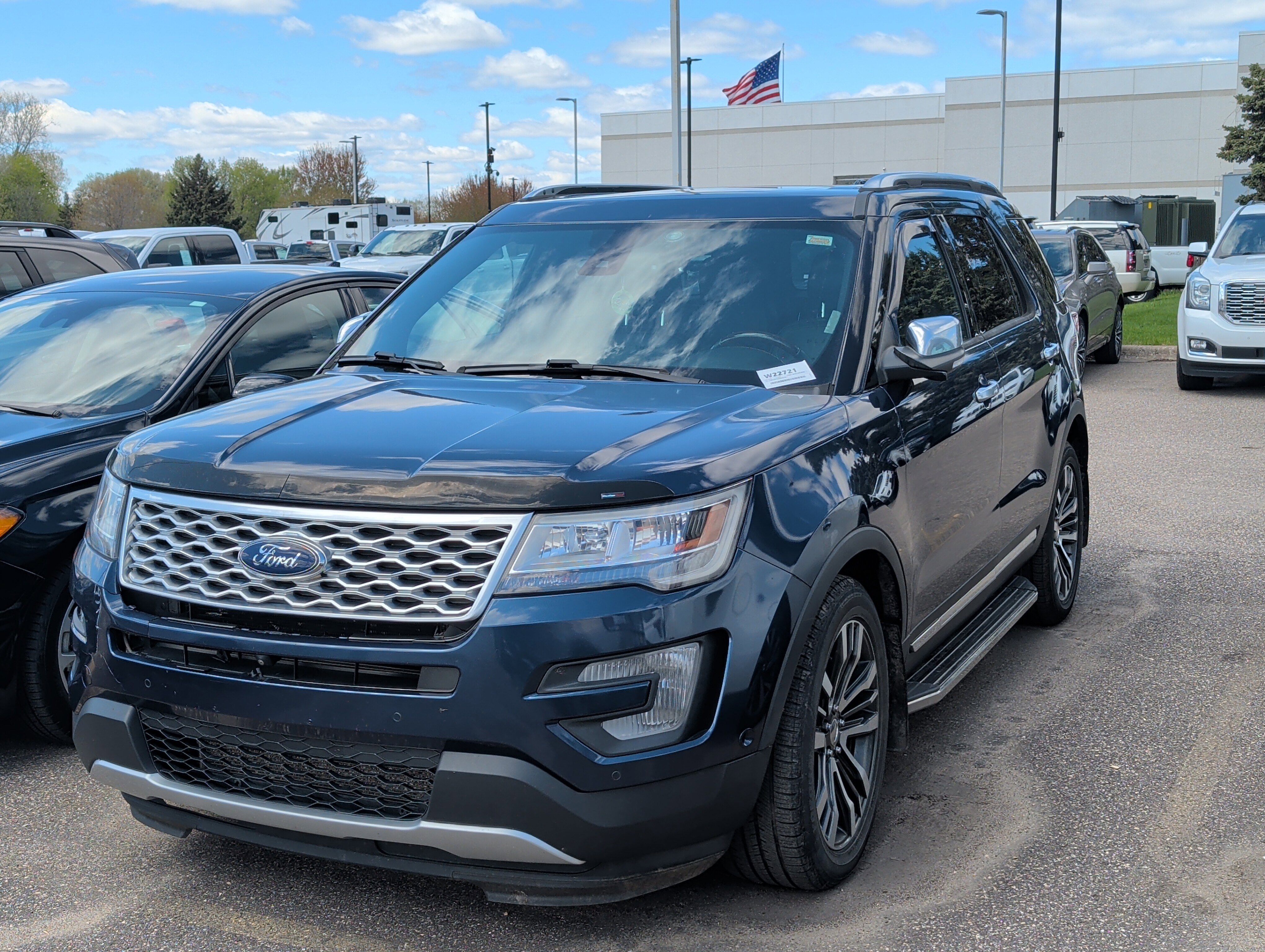 Used 2017 Ford Explorer Platinum AWD/4WD image 2