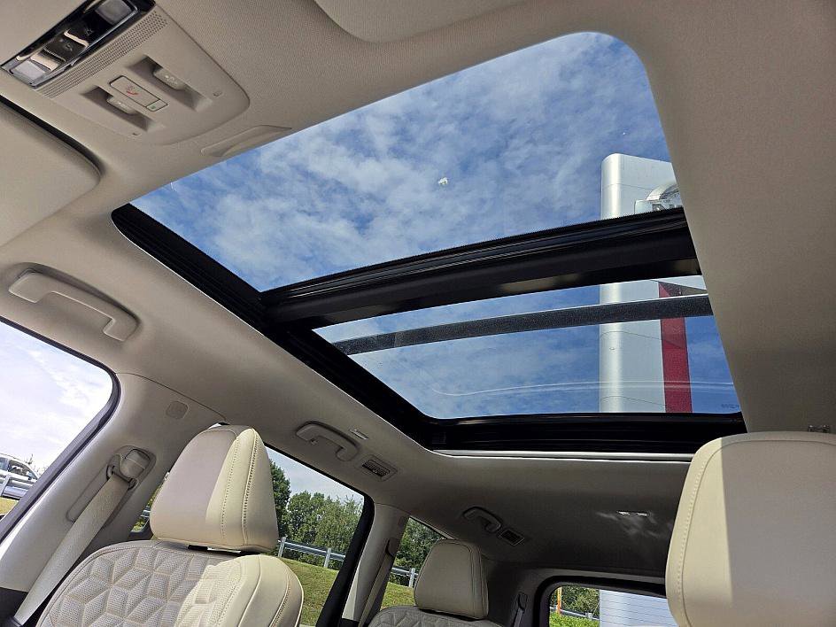 New 2025 Nissan Armada Platinum Reserve image 10