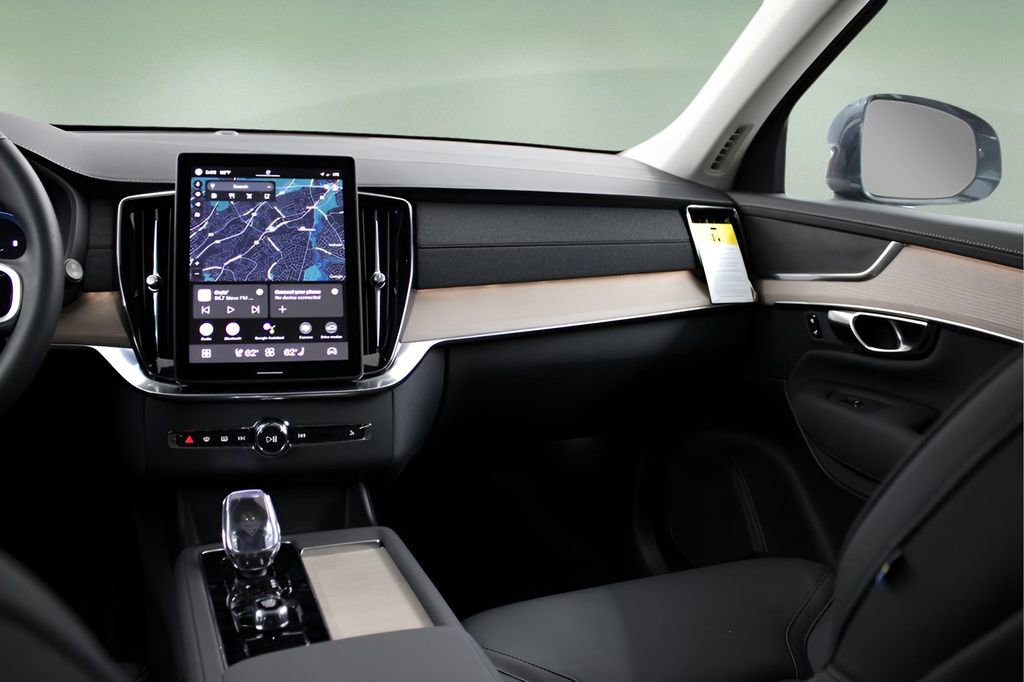 New 2025 Volvo XC90 B6 Core w/ Protection Package image 29