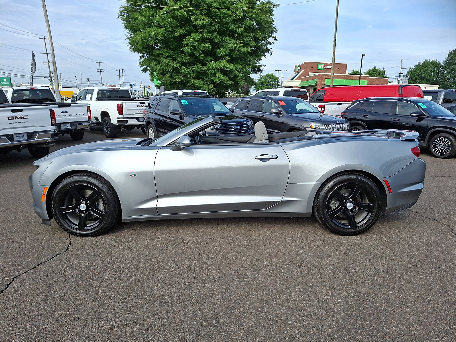Used 2024 Chevrolet Camaro LT RWD image 7