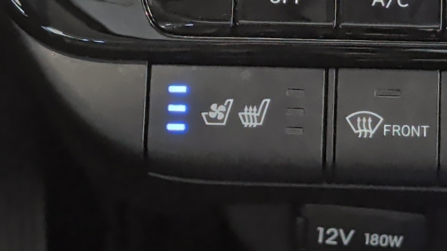 Used 2022 Hyundai Elantra Limited FWD image 19